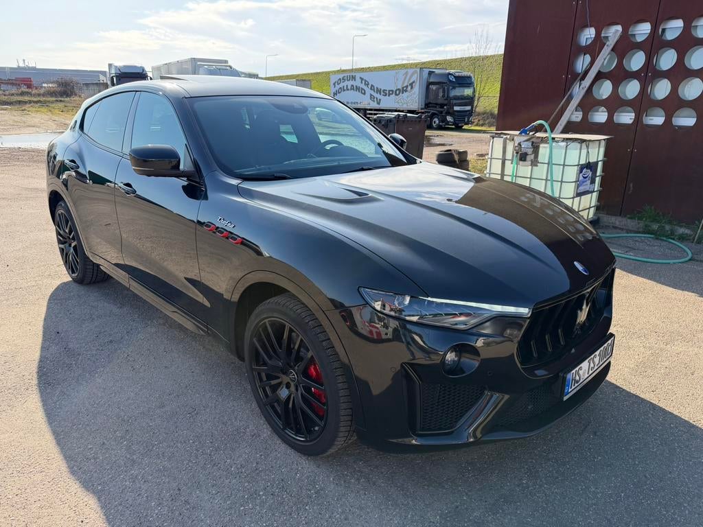 Maserati Levante 3.8 V8 Trofeo Facelift Vol Nwst, Auto's, Automaat, Zwart, Bedrijf, Vierwielaandrijving