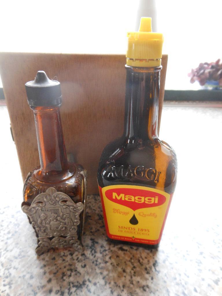 2 x maggie flesje, Antiek en Kunst, Ophalen