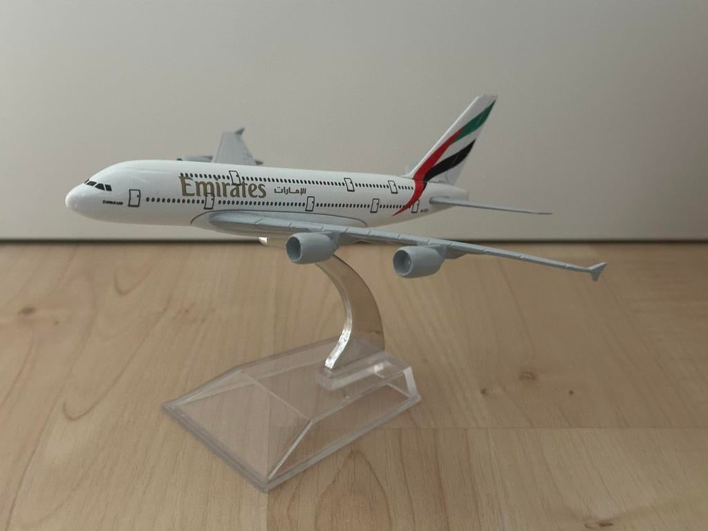 Metalen vliegtuigmodel Airbus A380 Emirates schaalmodel, Ophalen of Verzenden, Zo goed als nieuw, Schaalmodel