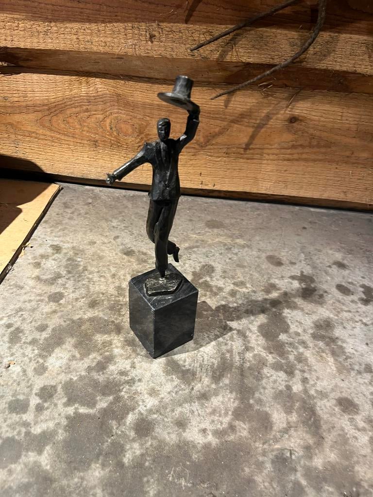 Bronzen beeld man met hoed nr 21, Ophalen of Verzenden, Brons, 20 - 50 cm, Op sokkel
