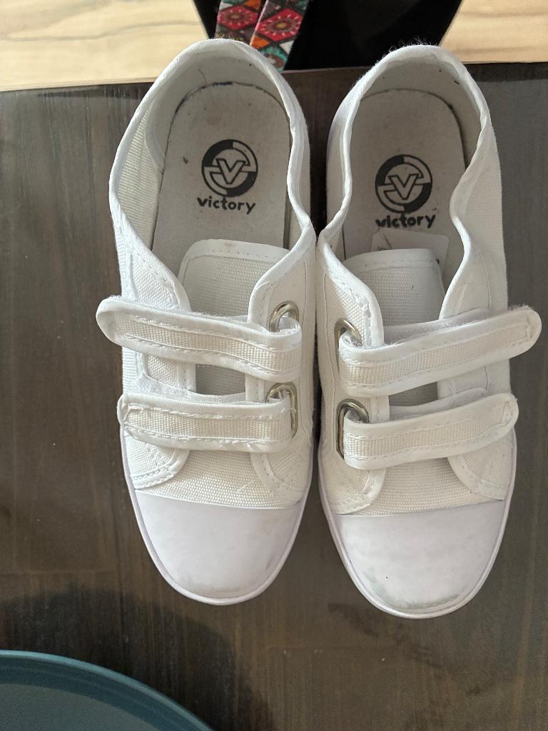 Zo goed als nieuw gymschoenen 33, Kinderen en Baby's, Kinderkleding | Schoenen en Sokken, Ophalen, Zo goed als nieuw, Jongen of Meisje