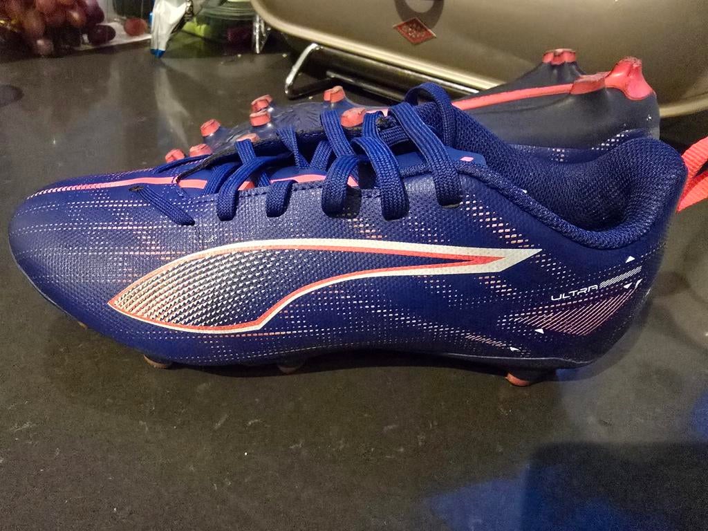 Puma voetbalschoenen maat 37, Ophalen of Verzenden