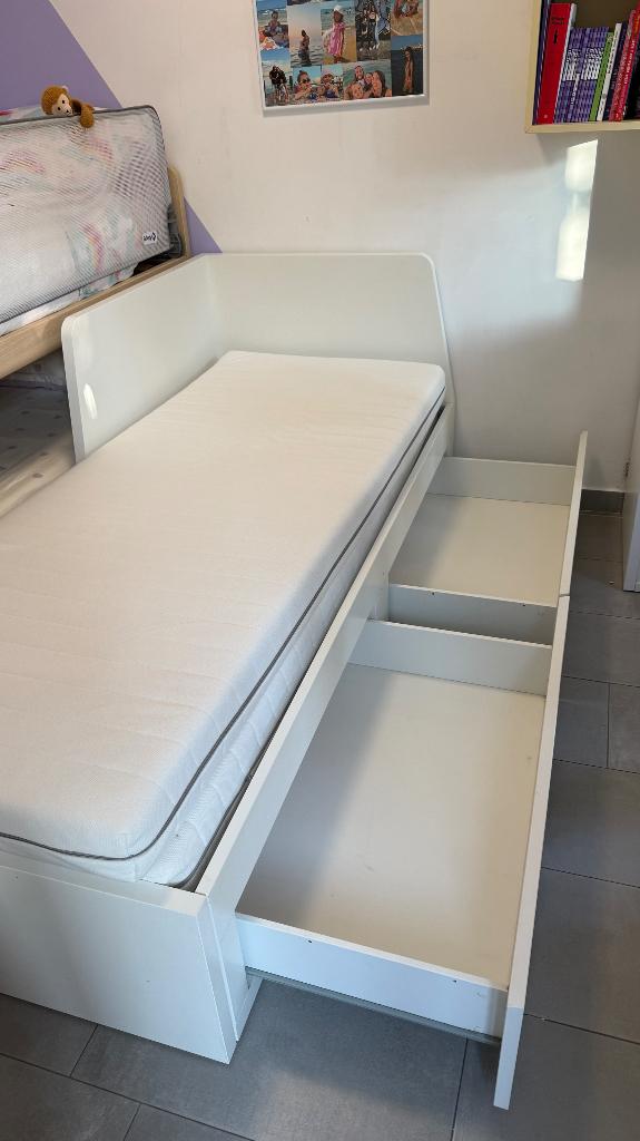 IKEA FLEKKE bed met lades uitschuifbaar naar 2-persoons, Huis en Inrichting, Slaapkamer | Bedden, Ophalen, Gebruikt, 90 cm, Tweepersoons