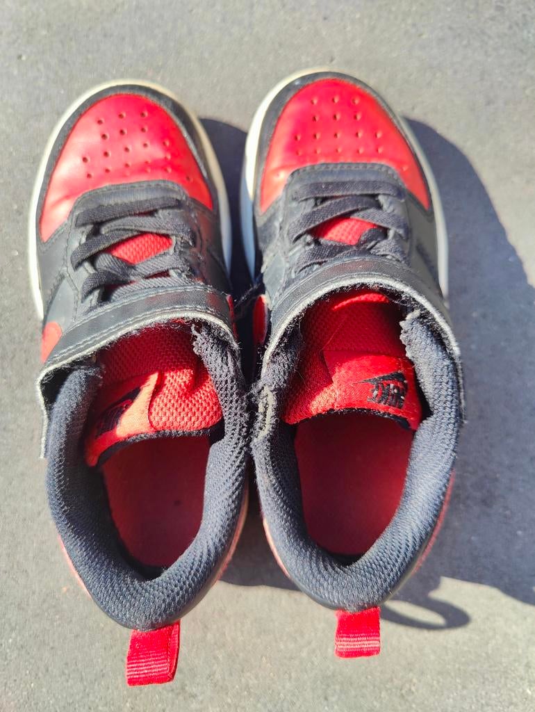 Nike kinderschoenen rood/zwart, Gebruikt, Jongen of Meisje, Schoenen, Ophalen of Verzenden