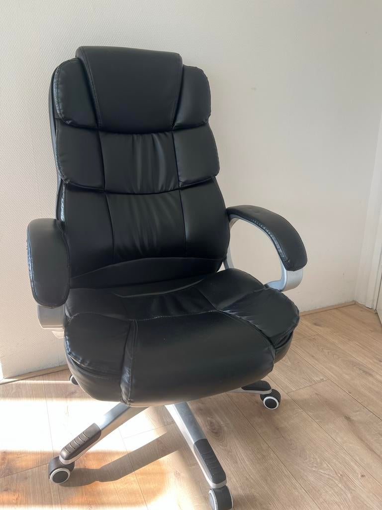 Zwarte Bureaustoel - Comfortabel en Verstelbaar, Huis en Inrichting, Bureaustoelen, Zwart, Ophalen of Verzenden, Zo goed als nieuw