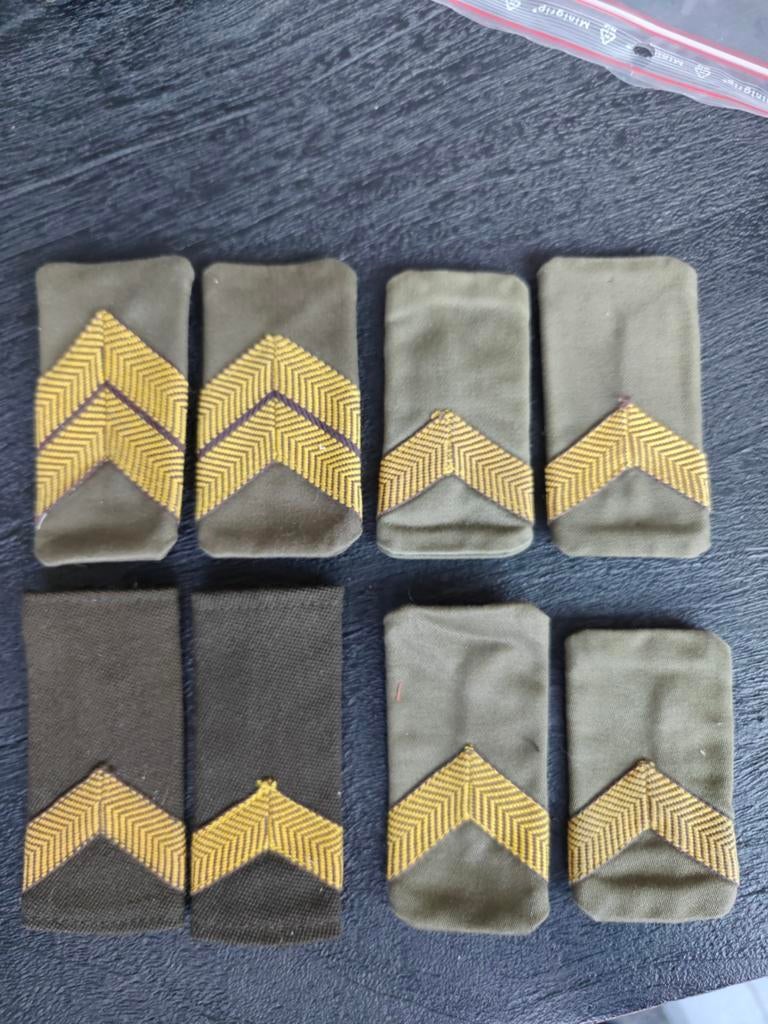 Lotje oude  korporaals rangonderscheidingstekens, Verzamelen, Militaria | Algemeen, Ophalen of Verzenden, Landmacht, Nederland