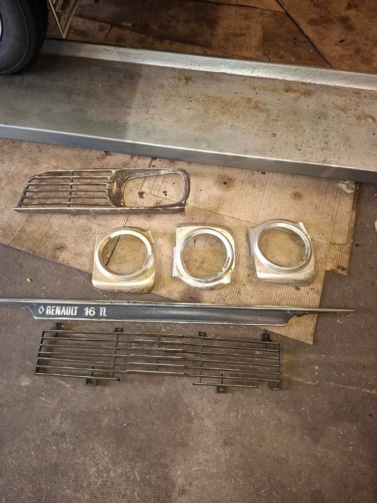 Renault oldtimer onderdelen sloten wieldoppen gril, Auto-onderdelen, Ophalen, Renault