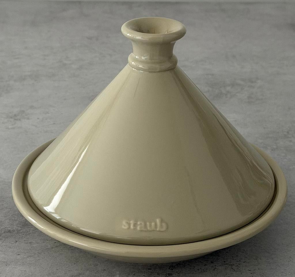 Nieuwe Staub Tajine, diameter Ø18 cm, Ophalen of Verzenden, Nieuw, Overige materialen, Overige typen