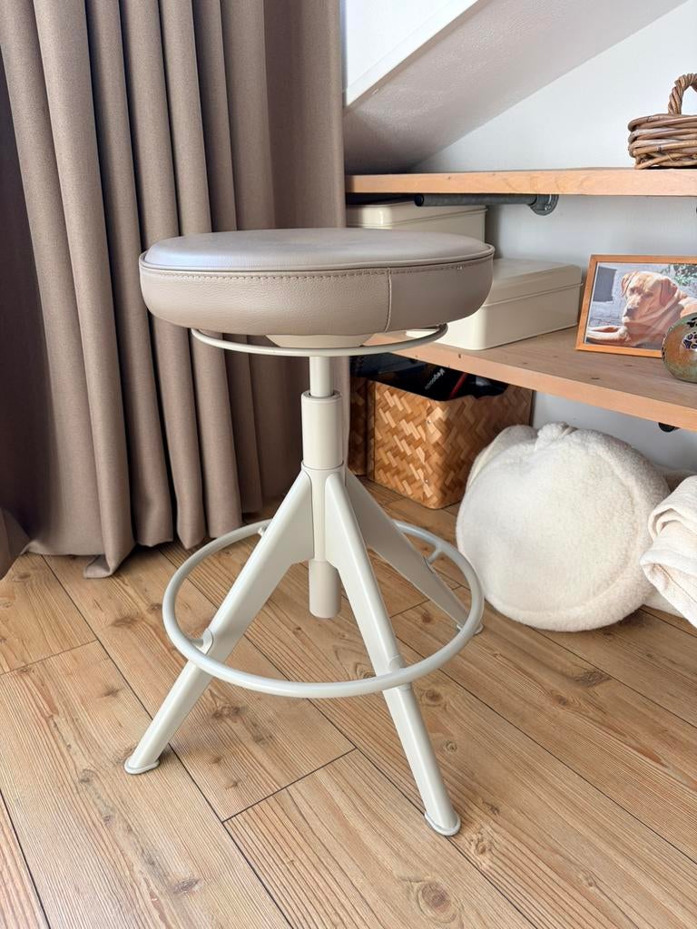 Lederen/metalen kruk, Ophalen, In hoogte verstelbaar, Zo goed als nieuw, Overige materialen