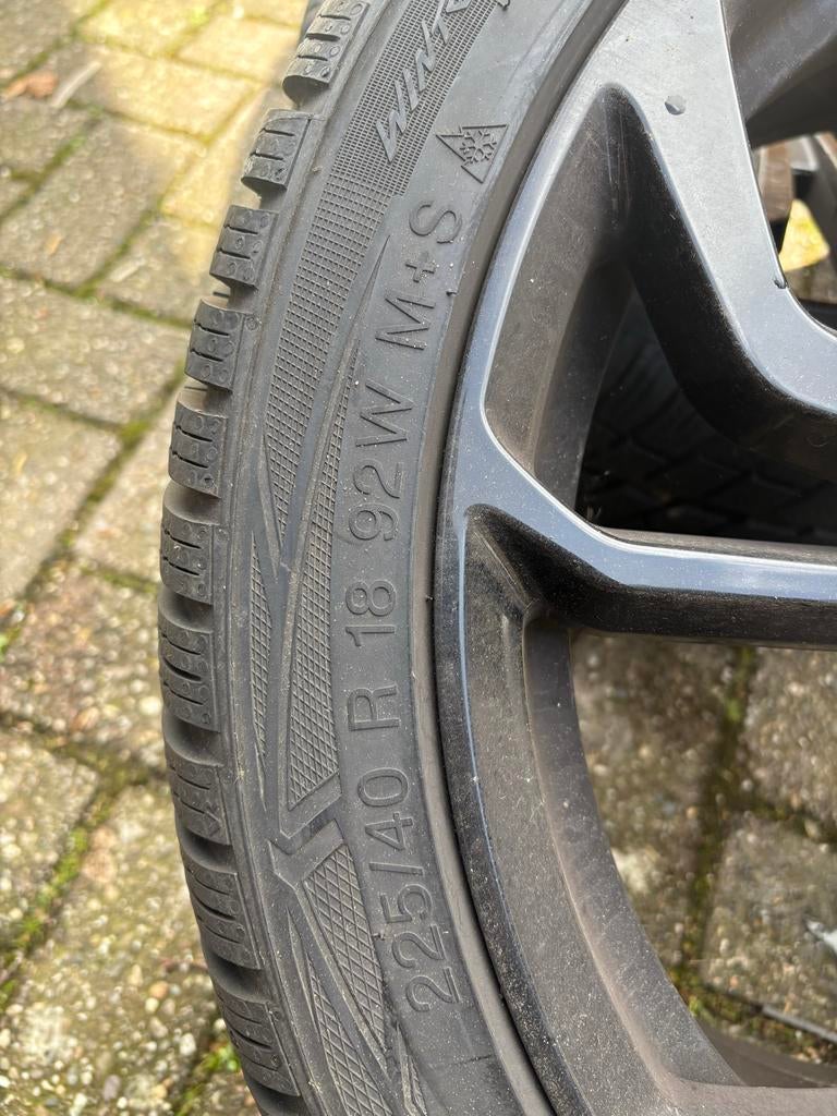 Lichtmetalen velgen met winterbanden - 225/40 R18, Ophalen, 18 inch, Gebruikt, Banden en Velgen