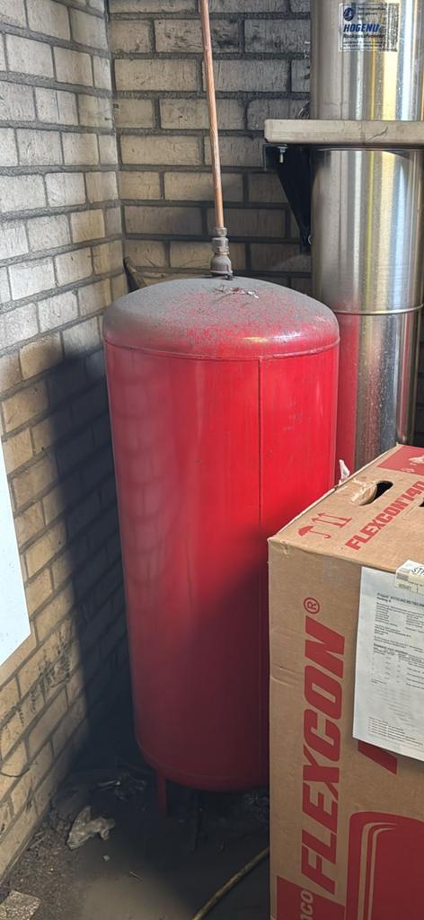 Te koop: expansievat 200L – Perfect voor BBQ of houtkachel, Ophalen, Zo goed als nieuw