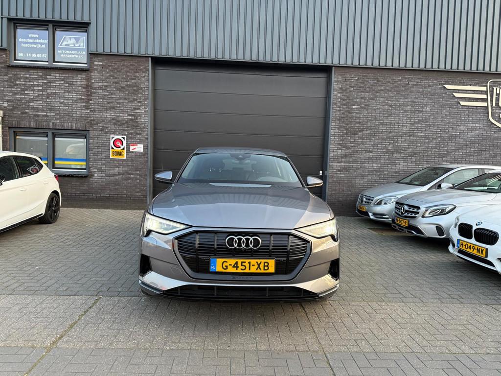 Audi e-tron e-tron 55 quattro advanced 95 kWh | 1E EIGENAAR, Auto's, Automaat, 131 €/maand, Zwart, Origineel Nederlands