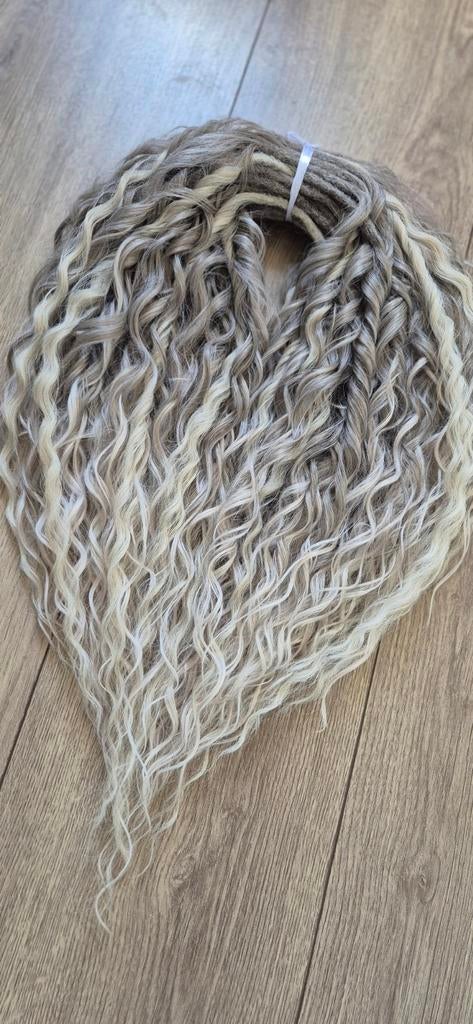 60De Dubbele Dreads met Krullen Blond/Grijs Ombre dreadlocks, Ophalen of Verzenden, Nieuw, Pruik of Haarverlenging