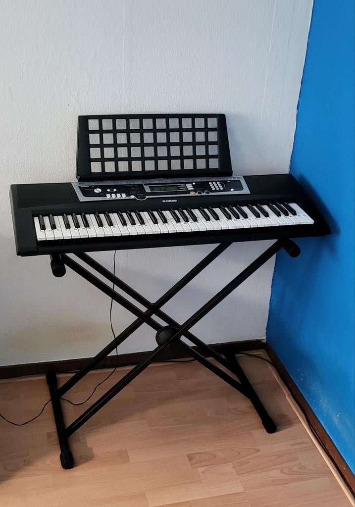 Yamaha YPT-210 Keyboard - Zo goed als nieuw met standaard, Muziek en Instrumenten, 61 toetsen, Yamaha, Ophalen of Verzenden, Zo goed als nieuw