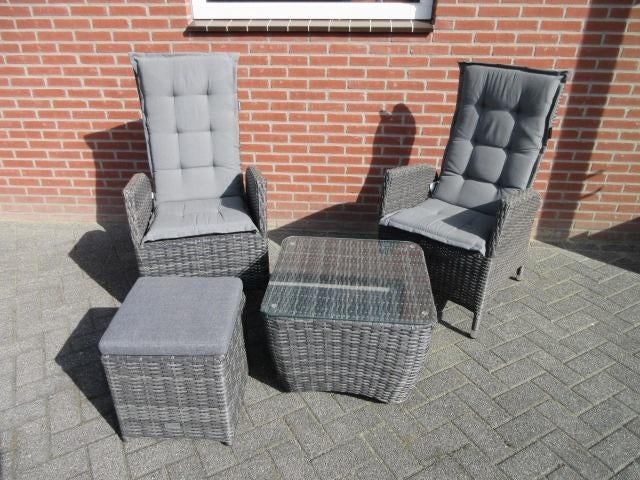 tuin set / 2 stoelen / bijzet tafel / hocker, Zo goed als nieuw, Wicker, Ophalen, 2 zitplaatsen