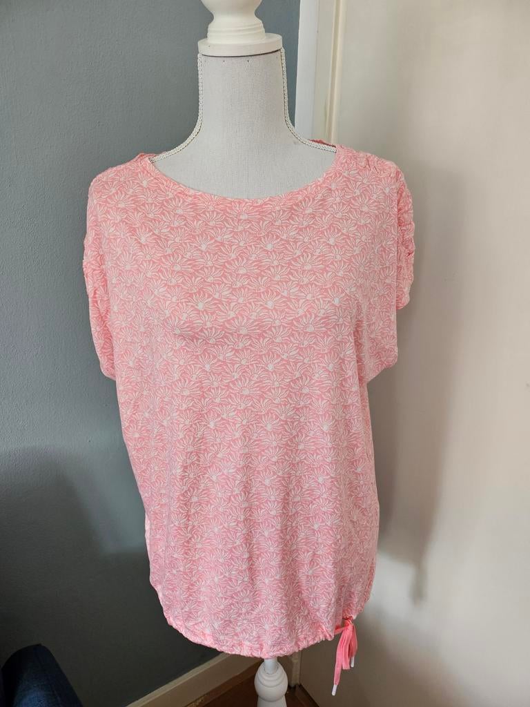 Roze top met bloemenprint en strikdetail - Maat L, Maat 42/44 (L), Ophalen of Verzenden, Zo goed als nieuw, Korte mouw
