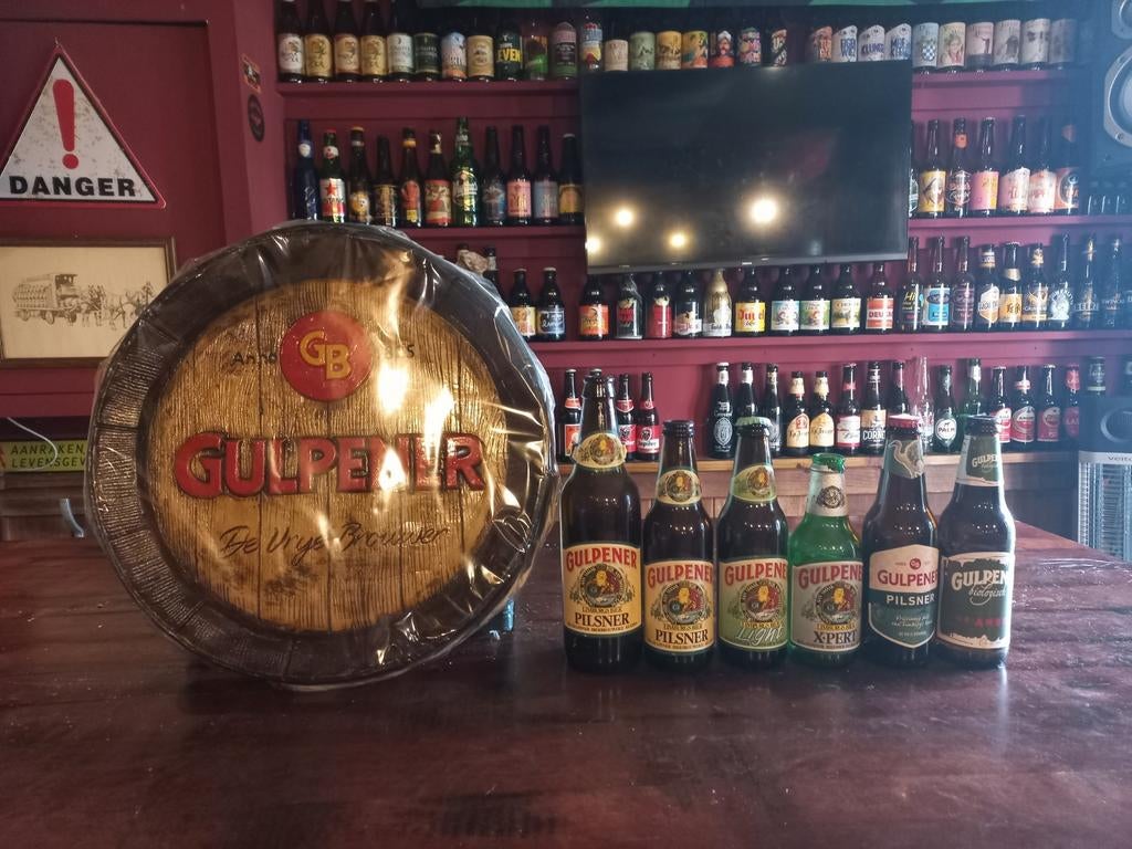 Gulpener wandbord en diverse bierflesjes, Verzamelen, Biermerken, Ophalen, Gebruikt, Flesje(s), Gulpener