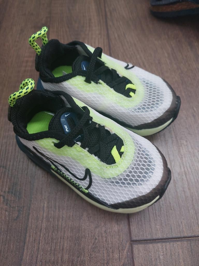Nike schoenen maat 21 2x gedragen limited editipn., Ophalen of Verzenden, Zo goed als nieuw, Jongetje of Meisje, Schoentjes