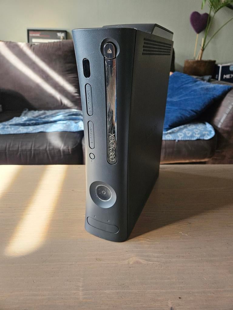 Zwarte Xbox 360 met 2 controllers en 36 spellen, Spelcomputers en Games, Spelcomputers | Xbox 360, Ophalen of Verzenden