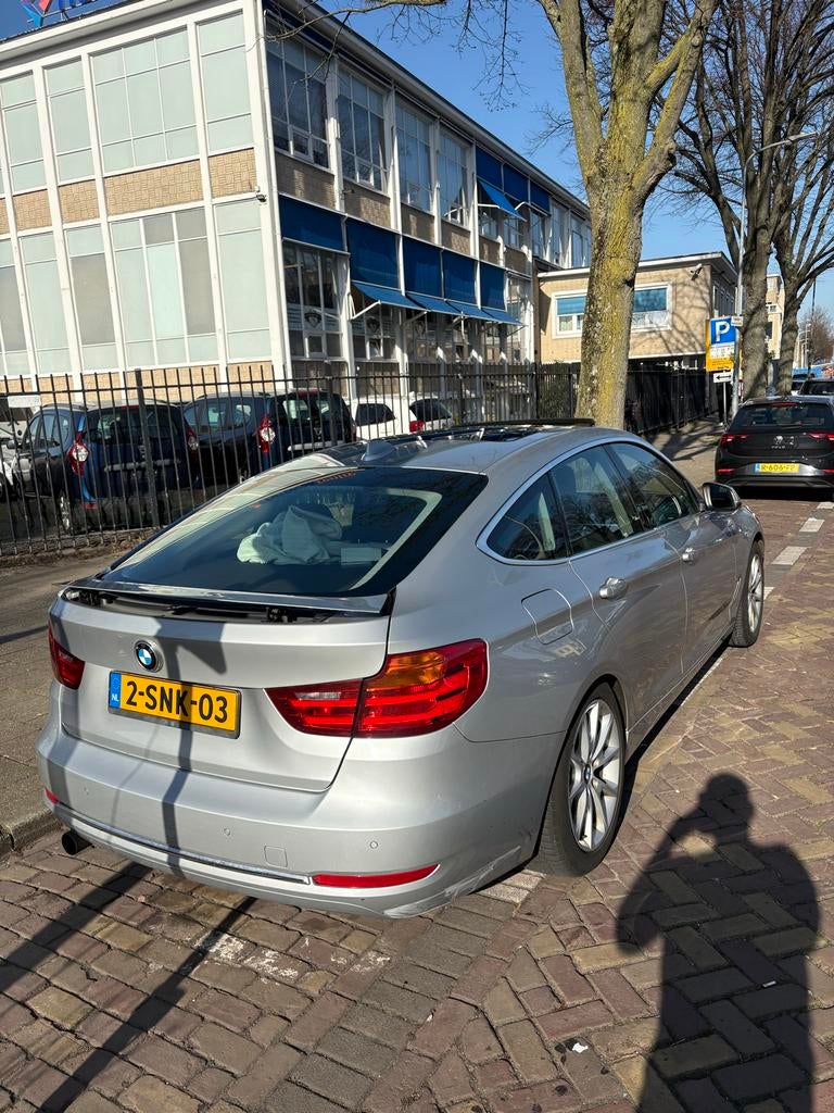 BMW 3-Serie GT 320I Aut8 2013 Grijs, Auto's, BMW, Achterwielaandrijving, Zwart, 4 cilinders, 1535 kg