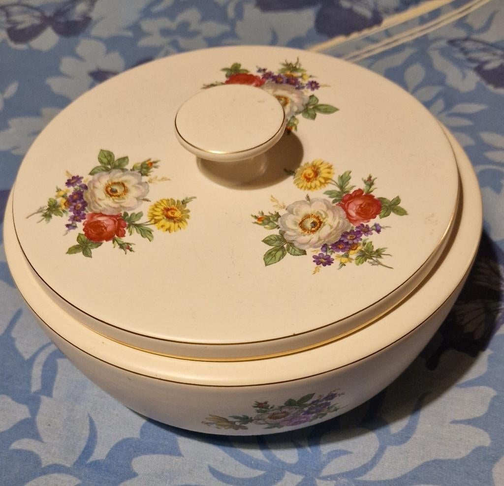 Flora Gouda Holland in het bloemendecor genaamd "Carla". , Antiek en Kunst, Ophalen of Verzenden