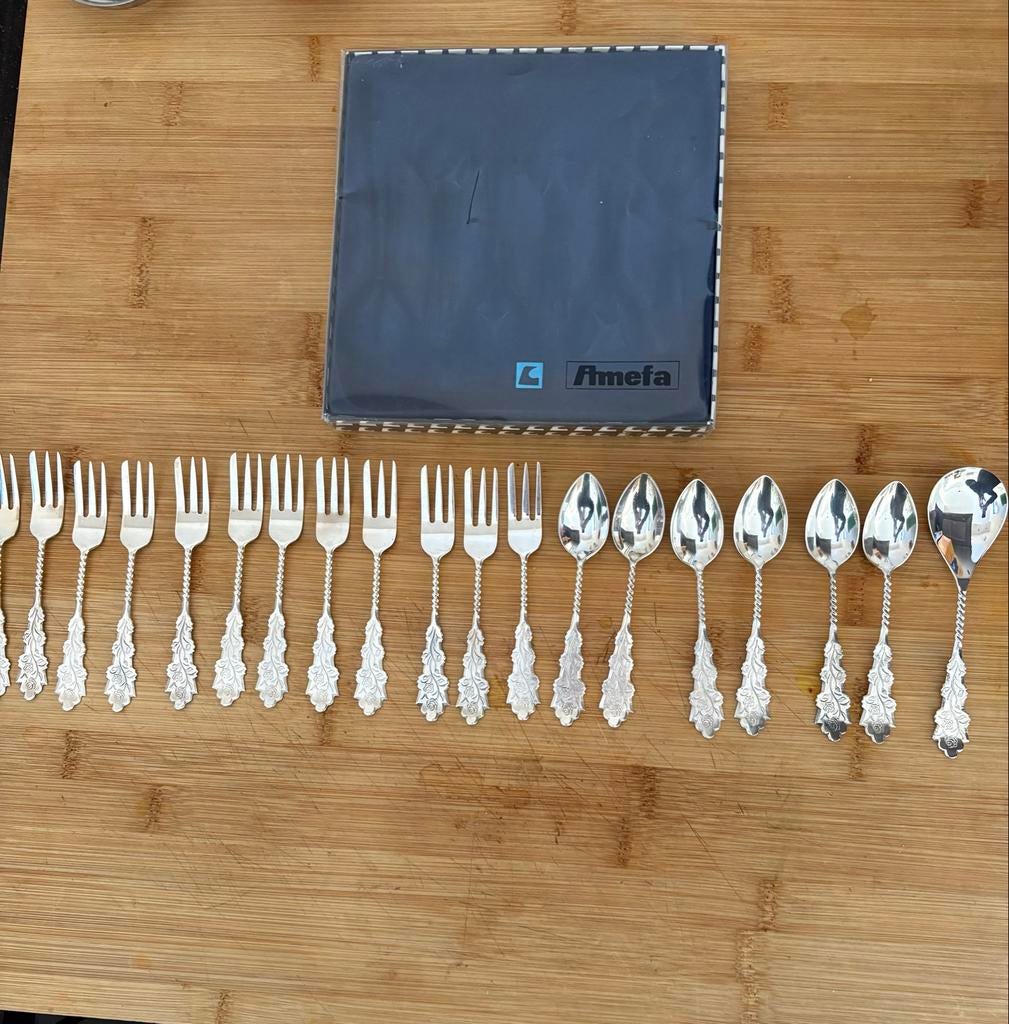 Verzilverde lepeltjes en vorkjes van Amefa, Ophalen