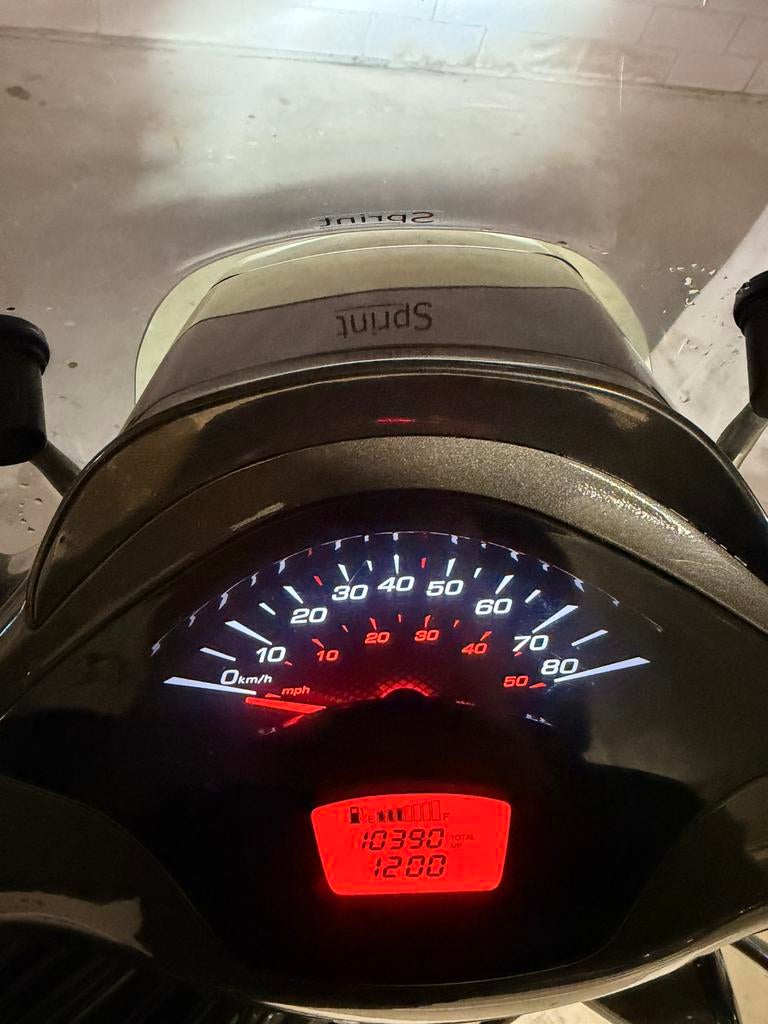 Vespa Sprint Custom 2022 Brom, Fietsen en Brommers, Scooters | Vespa, Ophalen, Overige modellen, Zo goed als nieuw, Benzine