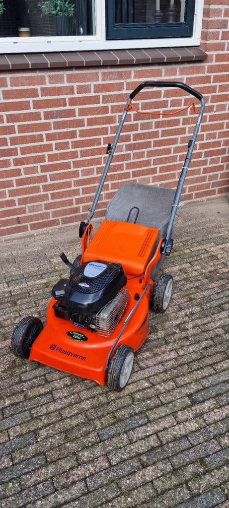 Nette Husqvarna benzine loopmaaier, Tuin en Terras, Ophalen, Cirkelmaaier, Gebruikt, Opvangzak