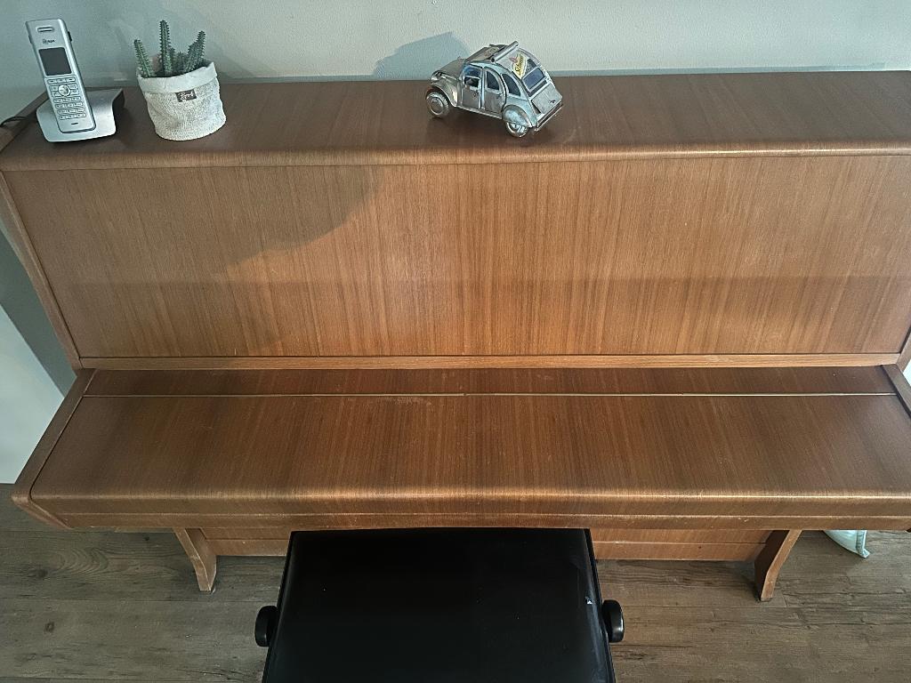 Piano Petrof, Muziek en Instrumenten, Piano's, Ophalen, Gebruikt, Bruin, Piano