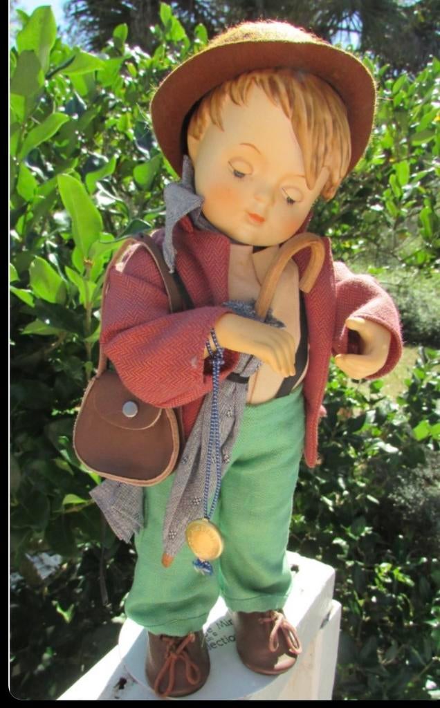 Goebel porseleinen pop, ‘Jongen met Hoed’ (33cm hoogte), Ophalen