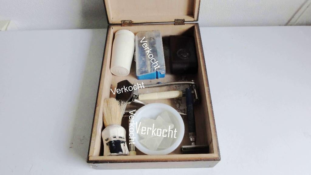 Scheerdoos, antieke scheerdoos met inhoud, Ophalen of Verzenden