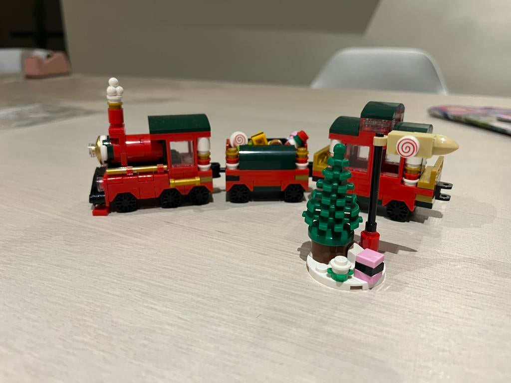 Lego limited edition kersttrein 40138, Kinderen en Baby's, Speelgoed | Duplo en Lego, Ophalen of Verzenden, Zo goed als nieuw