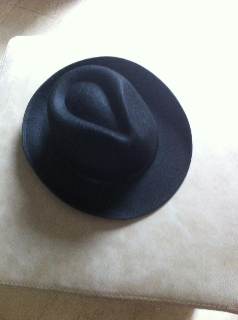 Dames hoedje zwart merk Boland., Boland, Hoed, Zo goed als nieuw, One size fits all