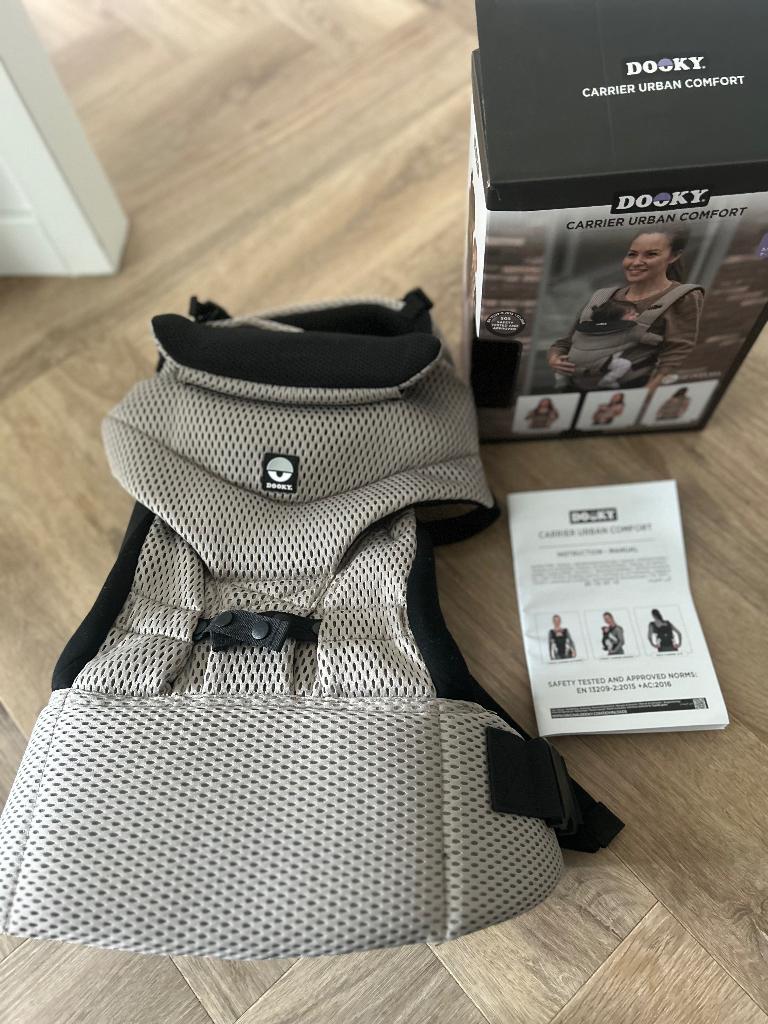 Dooky carrier urban comfort draagzak 0-3 jaar, Kinderen en Baby's, Babydragers en Draagdoeken, Overige merken, Buik of Rug, Nieuw