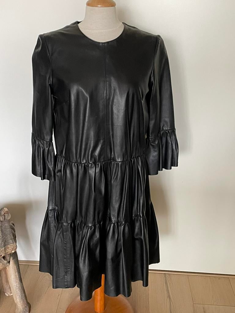Zwart leren jurkje Ibana maat 36 zgan, Kleding | Dames, Jurken, Verzenden, Zo goed als nieuw, Maat 36 (S), Zwart