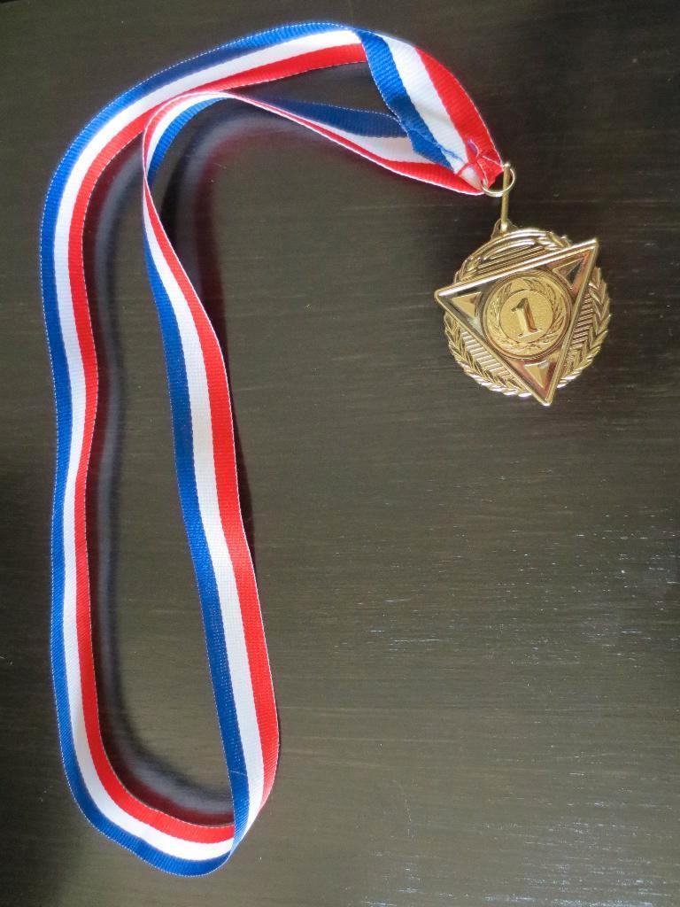 medaille en beker, Postzegels en Munten, Penningen en Medailles, Ophalen of Verzenden, Overige materialen