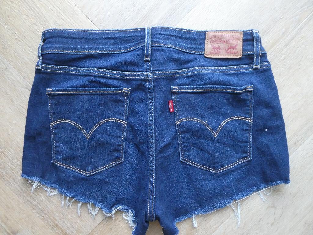Korte Levi 715 spijkerbroek maat 30, Zo goed als nieuw, W30 - W32 (confectie 38/40), Levi’s, Verzenden