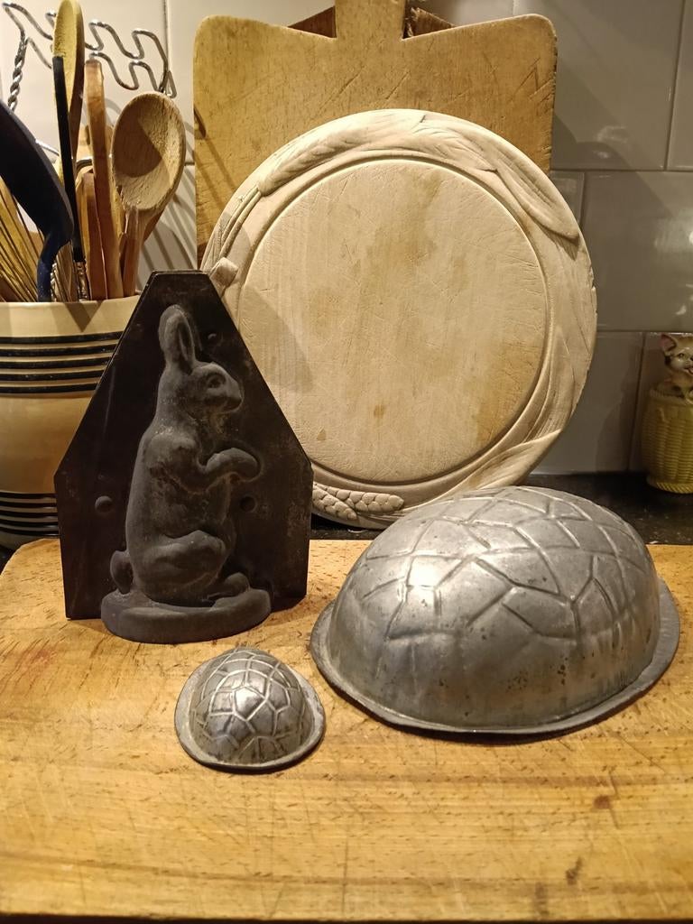 **Pasen** twee vormen voor chocolade paaseieren, Ophalen of Verzenden