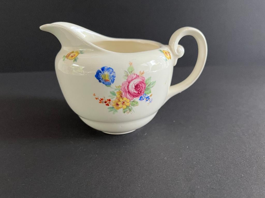 Melkkannetje Boudewijn decor pioenroos van Petrus Regout, Antiek en Kunst, Ophalen of Verzenden