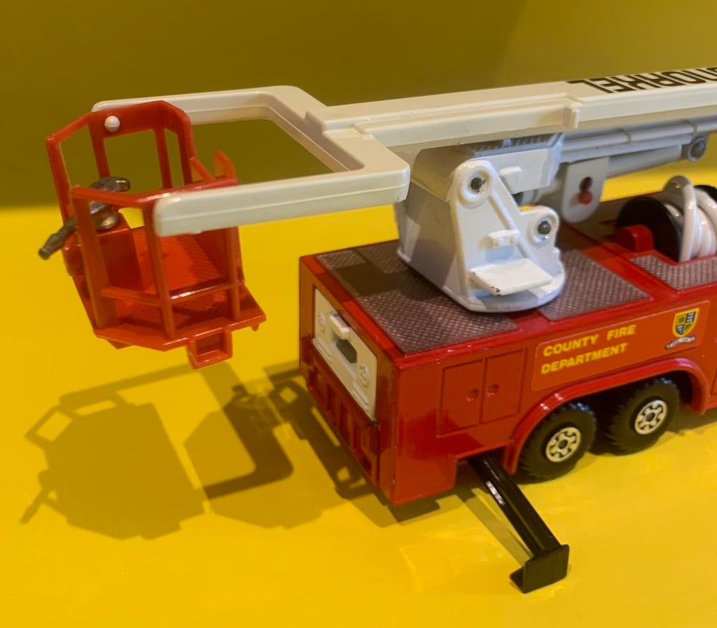 Matchbox super kings k-39 ERF simon snorkel fire engine 1979, Ophalen of Verzenden, Zo goed als nieuw, Bus of Vrachtwagen, Matchbox