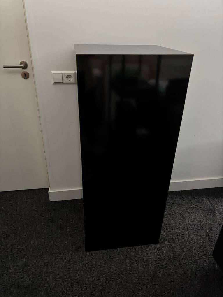 Piëdestal/Zuil/Pilaar, Ophalen, Zo goed als nieuw