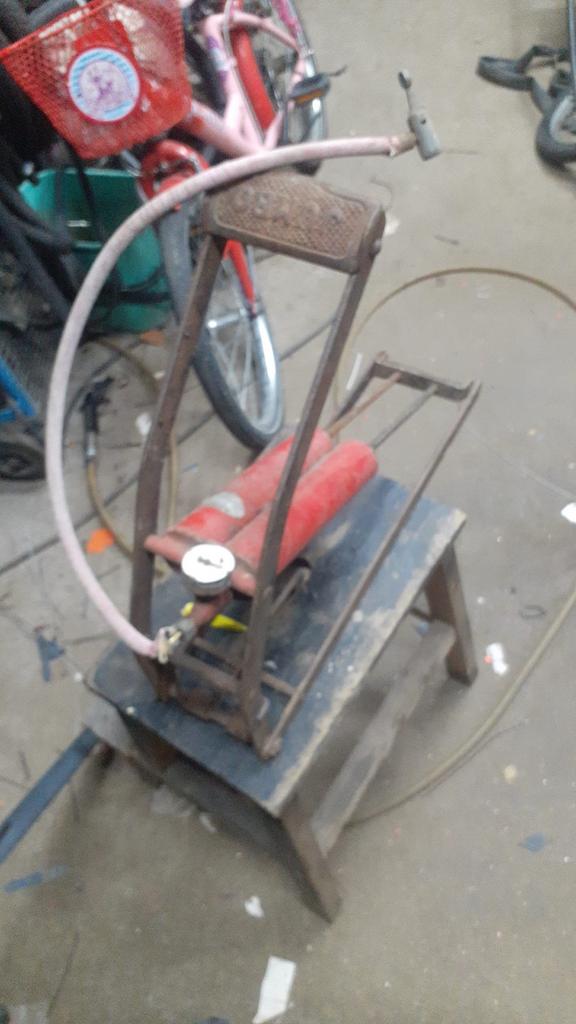 Vintage Fietspomp - Voetbediend, Ophalen of Verzenden