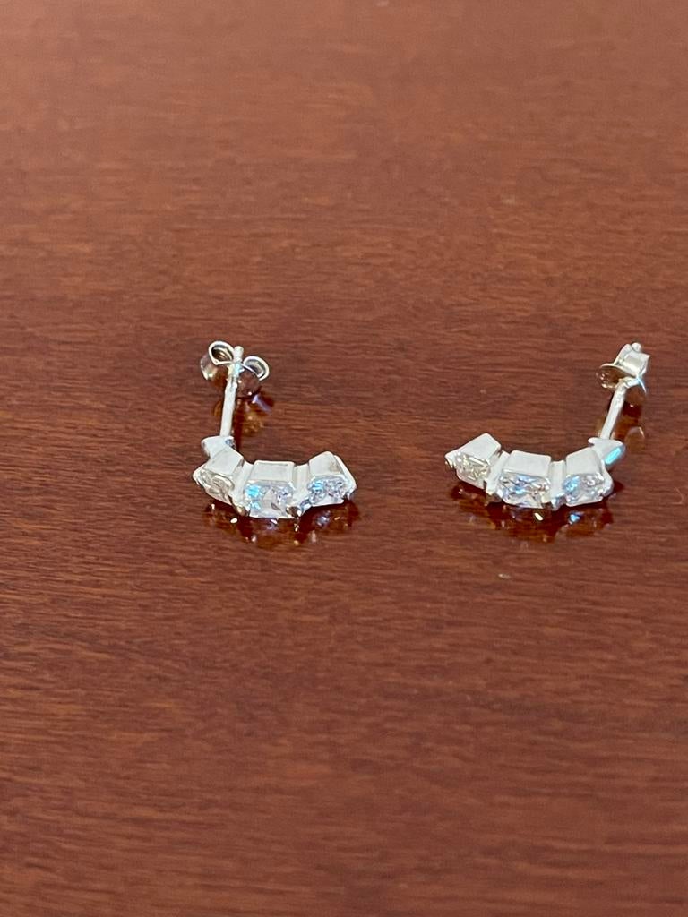 Zilveren oorstekers met 3 zirkonia’s, Nieuw, Ophalen of Verzenden, Met edelsteen, Knopjes of Stekers