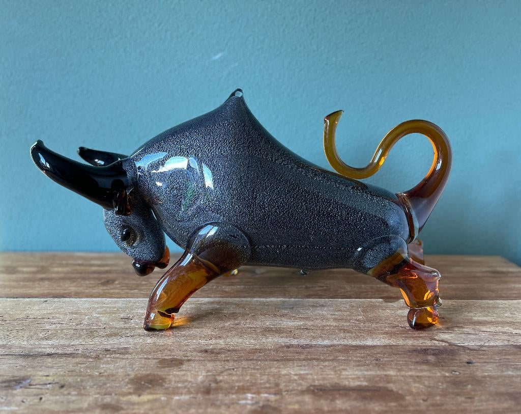 Grote stier van glas.