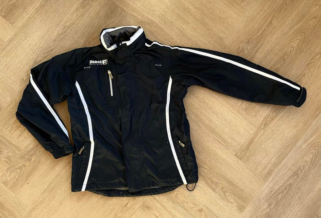 Reece Sportjas Zwart Maat 140, Verzenden, Zo goed als nieuw, Jongen of Meisje, Jas