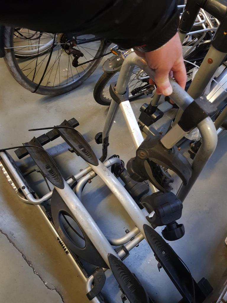 Fiets aanhangig, Ophalen, Kringloopafrika@outlook.com, Kringloopwinkel, Beverwijk