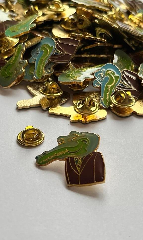 Vintage Amstrad krokodil Pins (77stuks), Verzamelen, Speldjes, Pins en Buttons, Gebruikt, Overige onderwerpen, Ophalen of Verzenden