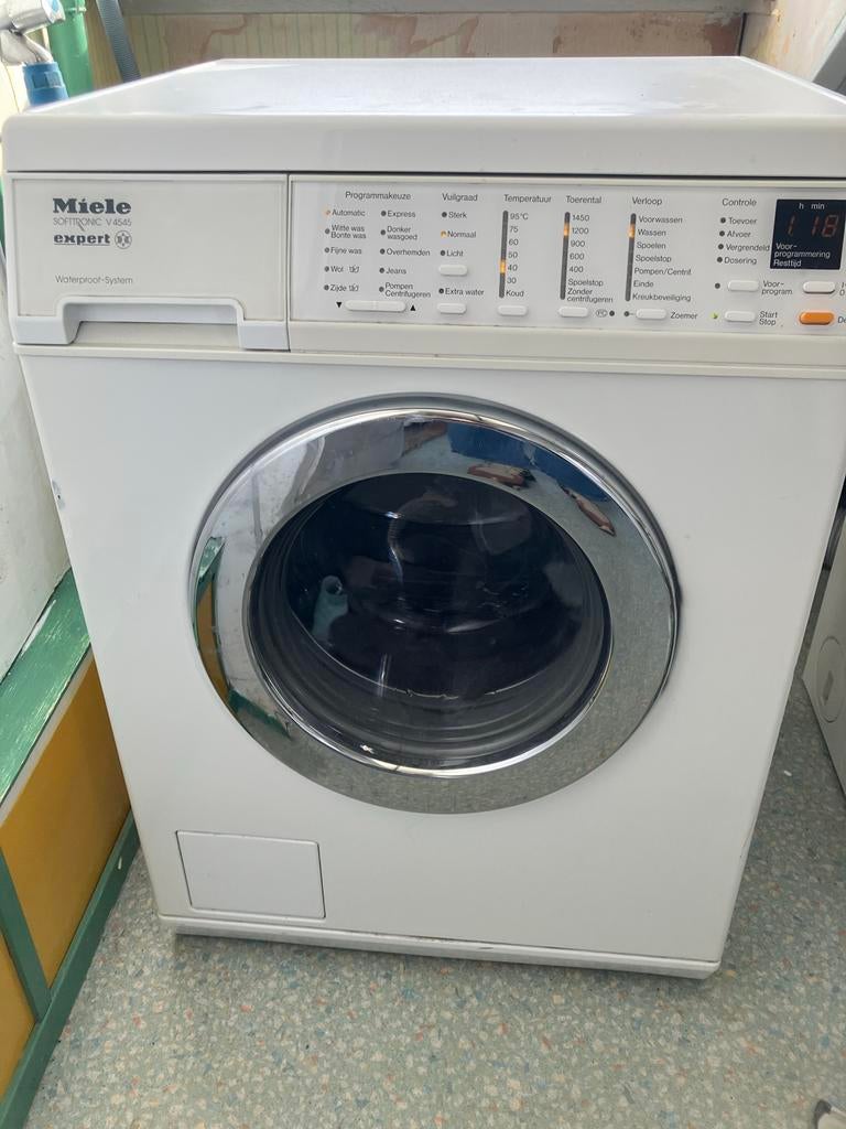 Miele Wasmachine Softtronic V 4545, Ophalen, Gebruikt, Voorlader, 85 tot 90 cm