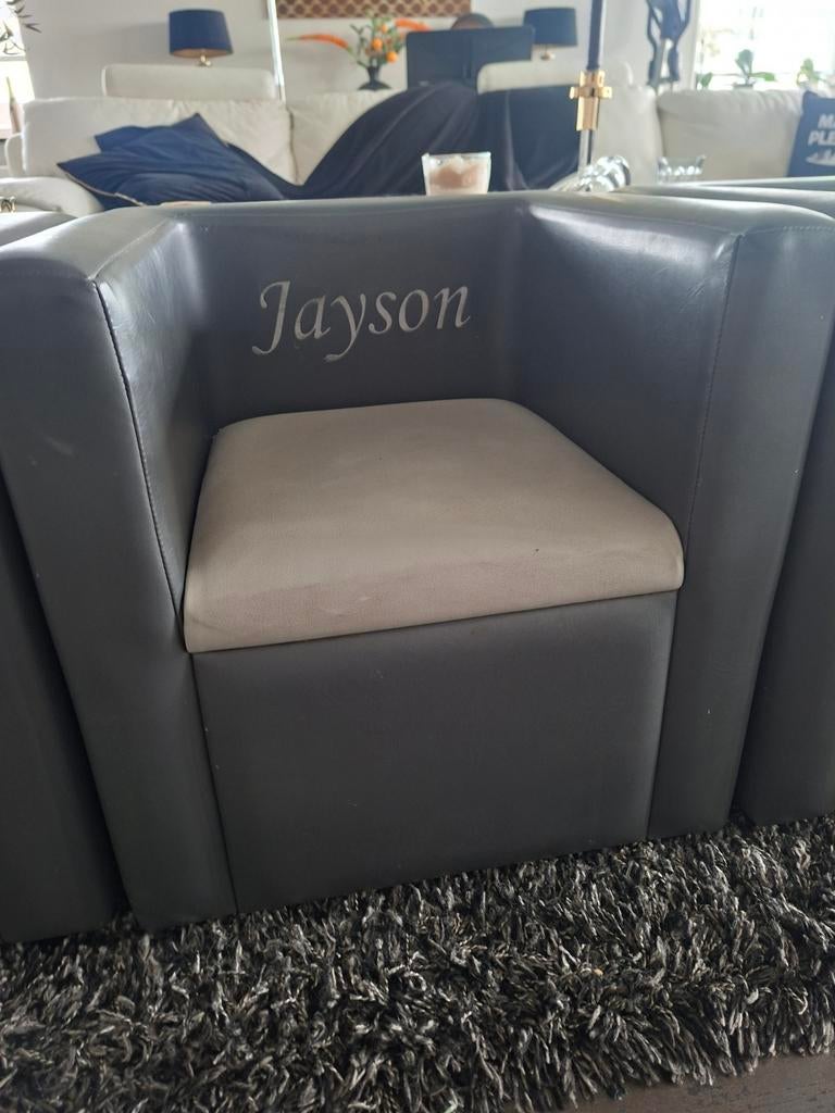 Leuke grijze stoel met naam Jayson, Minder dan 50 cm, Gebruikt, Minder dan 75 cm, Ophalen of Verzenden