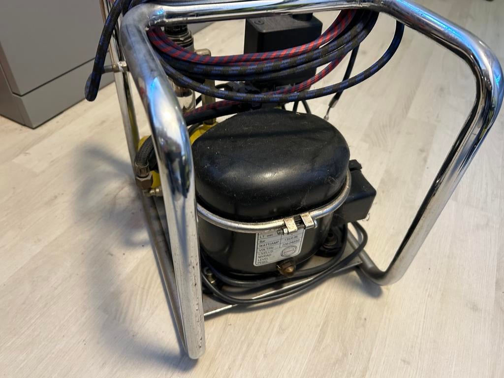 Airbrush compressor voor o.a. Modelbouw, Ophalen, Gebruikt, 1:32 tot 1:50